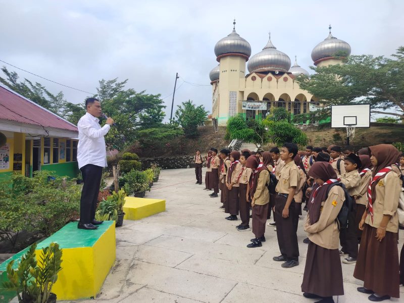 MTsN 13 Tanah Datar Padang Ganting Gelar Aksi Bersih & Apresiasi Siswa Jelang Libur Semester Genap