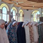 Membangun Karakter Religius dan Ramah, MTsN 13 Tanah Datar Awali Hari dengan Menyambut Siswa, Sholat Dhuha, dan Tadarus Rutin