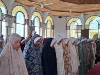 Membangun Karakter Religius dan Ramah, MTsN 13 Tanah Datar Awali Hari dengan Menyambut Siswa, Sholat Dhuha, dan Tadarus Rutin