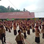 Tingkatkan Kedisiplinan dan Kebugaran, MTsN 13 Tanah Datar Gelar Sholat Dhuha Berjamaah dan Senam Anak Indonesia Hebat