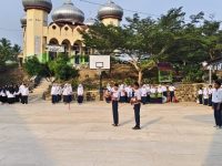 Tingkatkan Disiplin Jelang Full Day School, Kelas 9B Sukses Jadi Pelaksana Upacara Bendera di MTsN 13 Tanah Datar