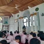 Awali Jumat dengan Semangat, MTsN 13 Tanah Datar Gelar Muhadharah dan Kokurikuler di Tengah Kabut Asap