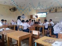 Tingkatkan Mutu Pendidikan, Kamad dan Waka Kurikulum MTsN 13 Tanah Datar Lanjutkan Agenda Supervisi Guru